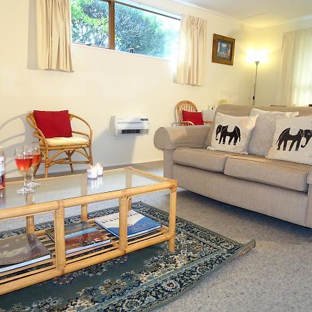 Smokebush Cottage - Holiday Home Exclusively Yours Туранги Екстериор снимка